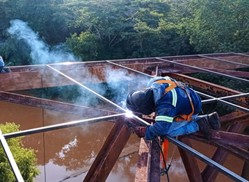 Casa construída con vigas de acero